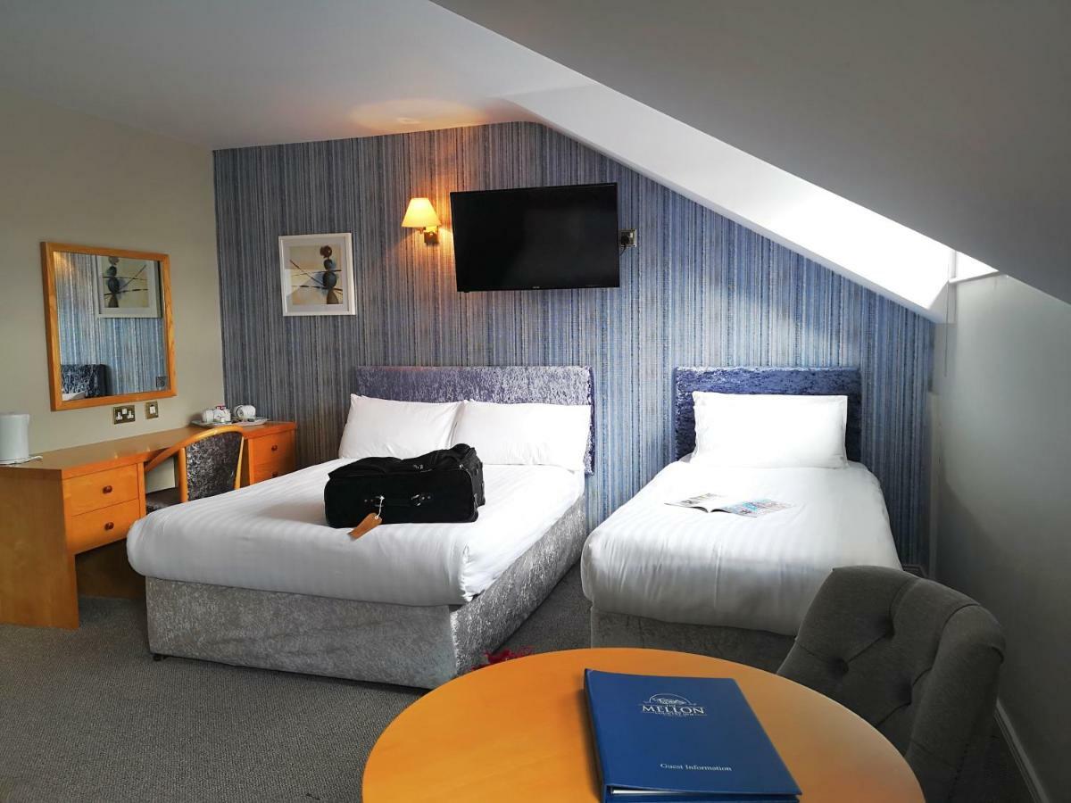Mellon Country Inn Hotel Оума Екстериор снимка