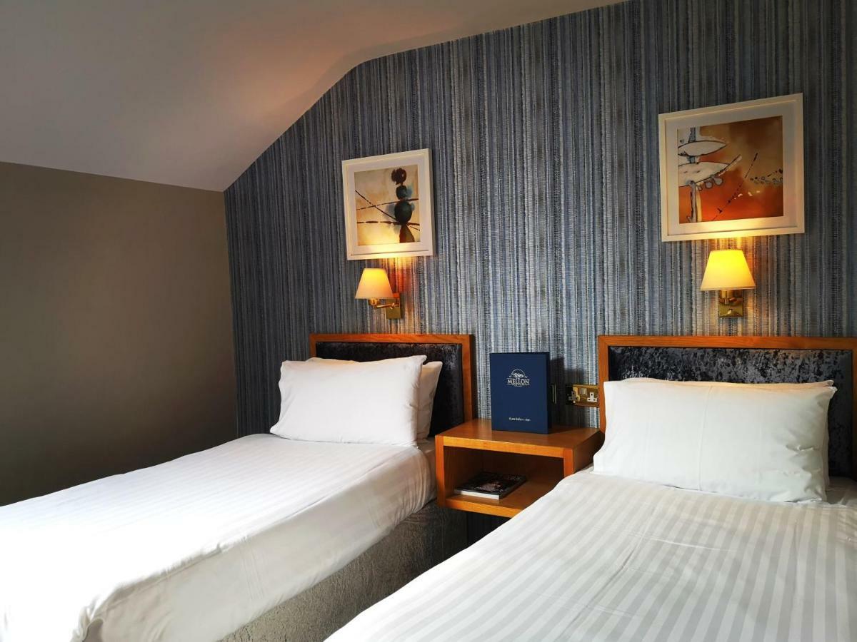 Mellon Country Inn Hotel Оума Екстериор снимка